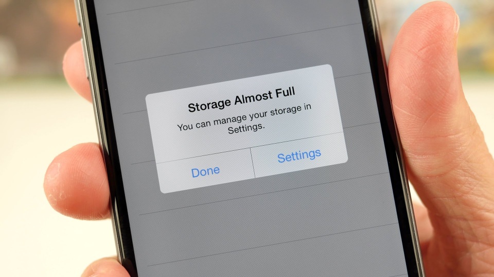 Giảm bớt nỗi lo thiếu bộ nhớ trên iPhone bằng tính năng ẩn của iOS 10 - 1 Giảm bớt nỗi lo thiếu bộ nhớ trên iPhone bằng tính năng ẩn của iOS 10 - 1