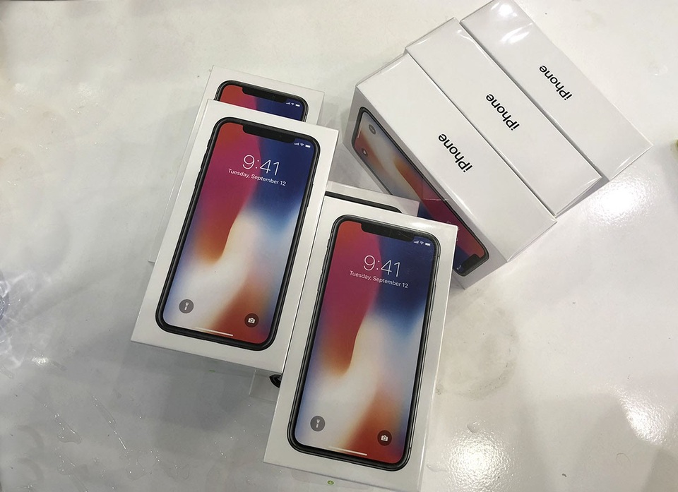 Sau 10 ngày mở bán, iPhone X giá vẫn cao, biến động liên tục - 2 iPhone X