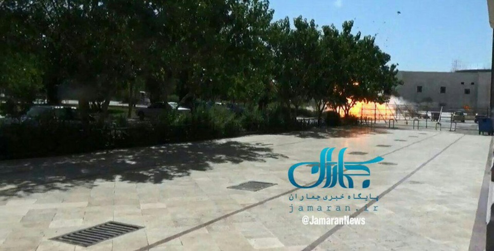 Trụ sở quốc hội Iran bị tấn công, 12 người chết - 5
Vụ nổ tại lăng mộ của cố lãnh đạo tối cao Ayatollah Khomeini