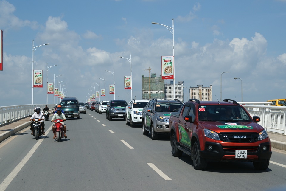 Điều gì tạo nên kết quả tiêu hao nhiên liệu ấn tượng tại Isuzu Diesel Challenge? - 2
Suốt hành trình, đoàn caravan chỉ di chuyển với tốc độ vừa phải