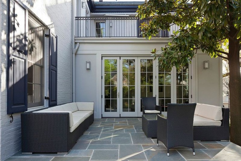 
Nơi nghỉ ngơi bên ngoài biệt thự.
