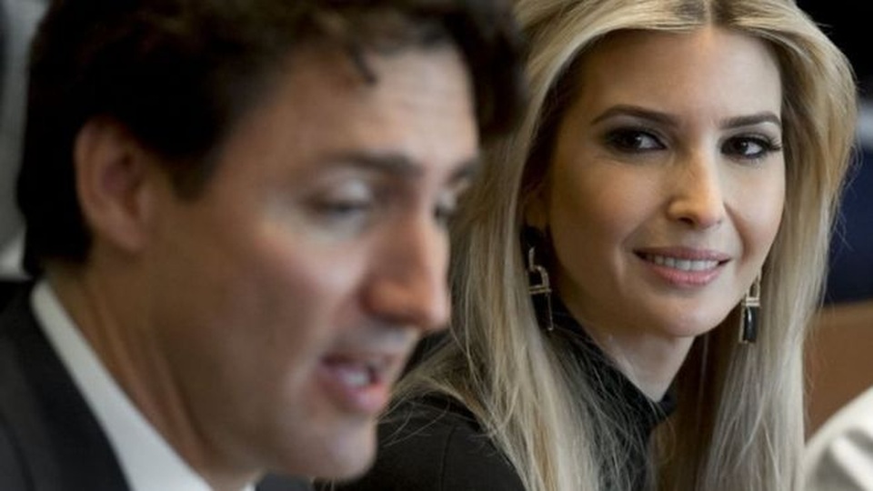Tranh cãi chuyện con gái ông Trump có văn phòng riêng trong Nhà Trắng - 2
Ivanka đã gặp gỡ một loạt các nhà lãnh đạo thế giới, trong đó có Thủ tướng Canada Justin Trudeau (Ảnh: AFP)