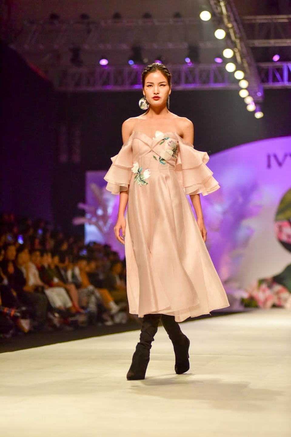 Đồng Á quân Vietnams Next Top Models 2017 - Chà Mi.