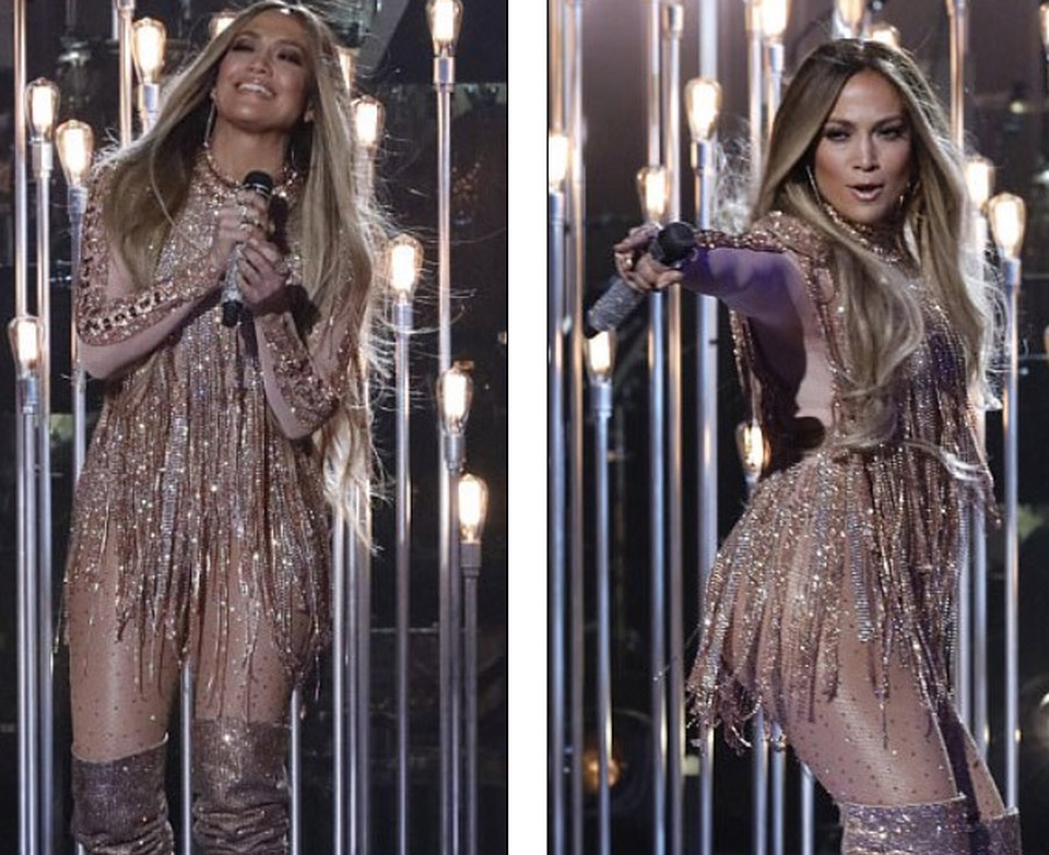 
Ca sỹ 48 tuổi xinh đẹp và quyến rũ khi biểu diễn để gây quỹ từ thiện ủng hộ các nạn nhân của cơn bão Maria tại Puerto Rico
