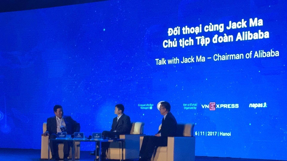 Jack Ma: "Để tiền mặt trong ví dễ bị móc túi, lừa đảo, tạo điều kiện cho tham nhũng..." - 7
Tỷ phú Jack Ma đang đối thoại tại diễn đàn