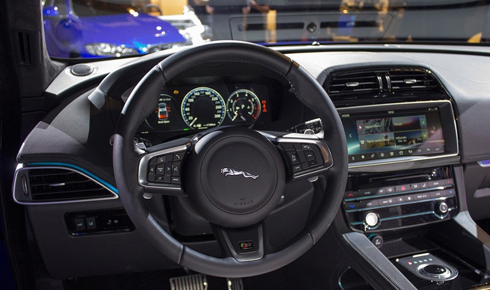 Jaguar F-Pace ra mắt Việt Nam, giá từ 3,595 tỉ đồng - 3 Jaguar F-Pace ra mắt Việt Nam, giá từ 3,595 tỉ đồng - 3