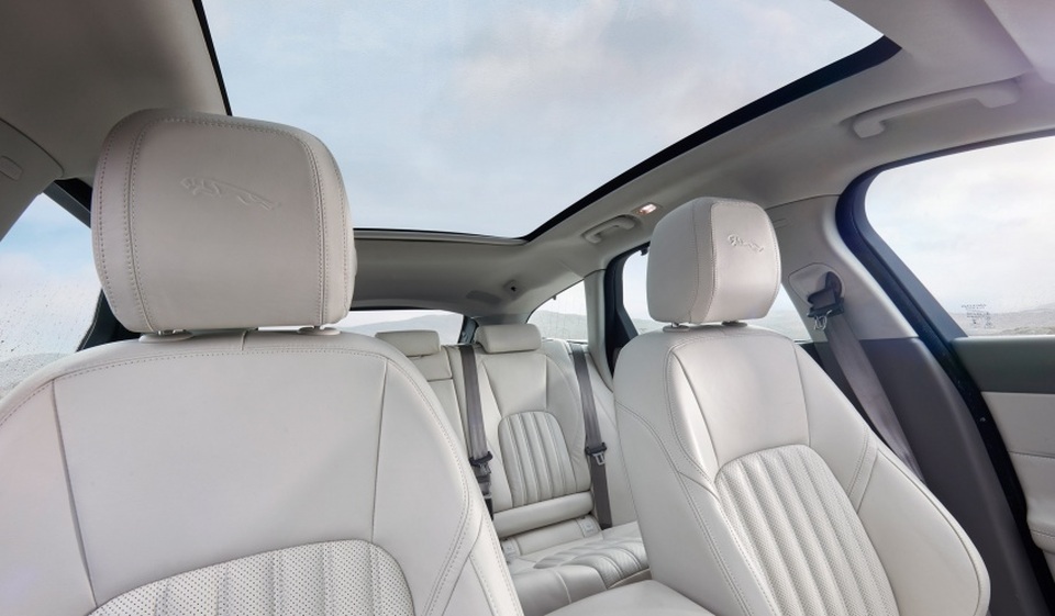 Jaguar XF Sportbrake 2018 - Động cơ mới, công nghệ mới - 4 Jaguar XF Sportbrake 2018 - Động cơ mới, công nghệ mới - 4