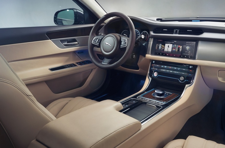 Jaguar XF Sportbrake 2018 - Động cơ mới, công nghệ mới - 8 Jaguar XF Sportbrake 2018 - Động cơ mới, công nghệ mới - 8