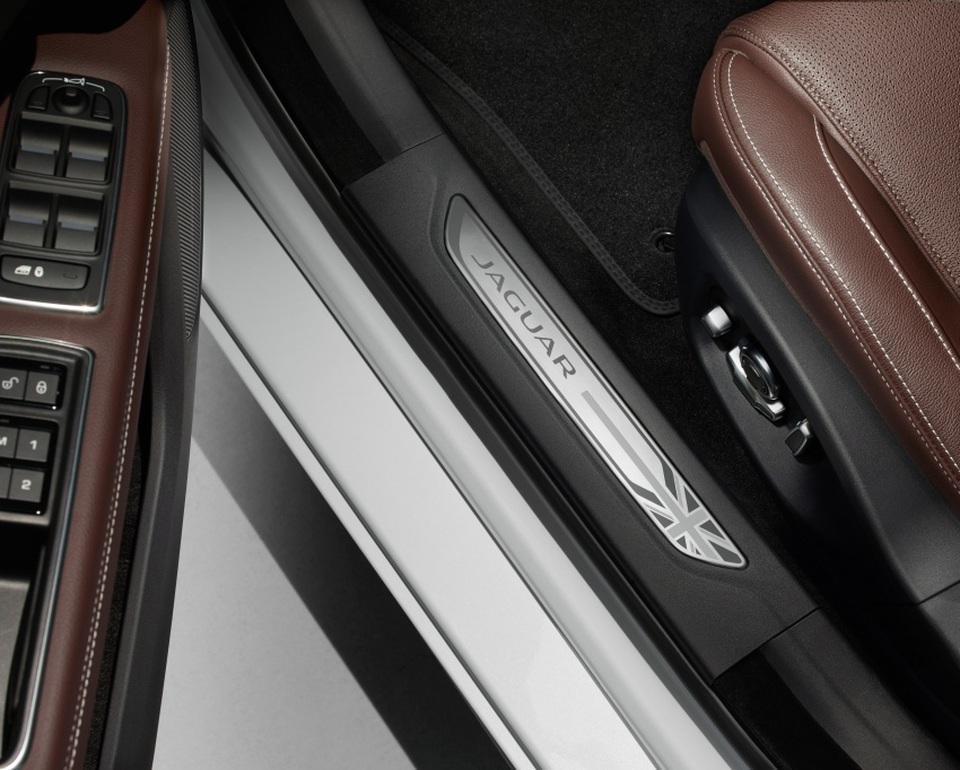 Jaguar XF Sportbrake 2018 - Động cơ mới, công nghệ mới - 16 Jaguar XF Sportbrake 2018 - Động cơ mới, công nghệ mới - 16