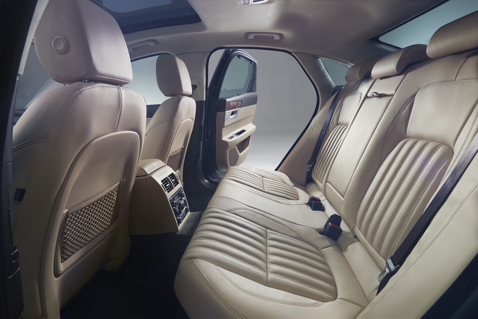 Jaguar hỗ trợ khách hàng 200 triệu đồng khi mua xe mới và đổi xe cũ - 4 Jaguar hỗ trợ khách hàng 200 triệu đồng khi mua xe mới và đổi xe cũ - 4