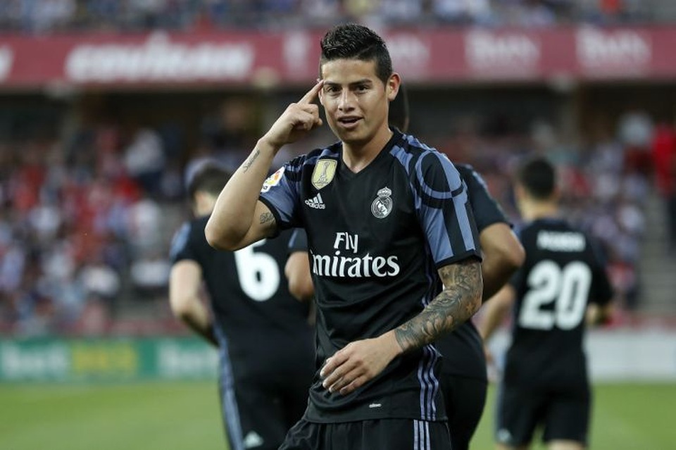 Từ lâu, James Rodriguez đã thể hiện sự thất vọng với việc ngồi dự bị ở Real Madrid. Đích thân người đại diện của cầu thủ này, siêu cò Jorge Mendes đã gặp gỡ Chủ tịch Florentino Perez để đề đạt nguyện vọng ra đi của thân chủ mình. “Ông trùm Nhà trắng” đã chấp nhận đề nghị ấy. Dù vậy, Los Blancos muốn thu về 75 triệu euro ở vụ này. Đây là thách thức lớn với PSG hay MU.