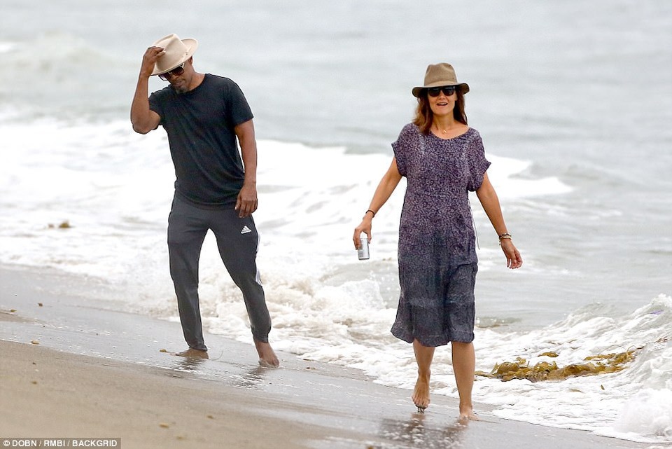 Jamie Foxx tươi rói sau khi công khai tình cảm với Katie Holmes - 13 Jamie Foxx tươi rói sau khi công khai tình cảm với Katie Holmes - 13