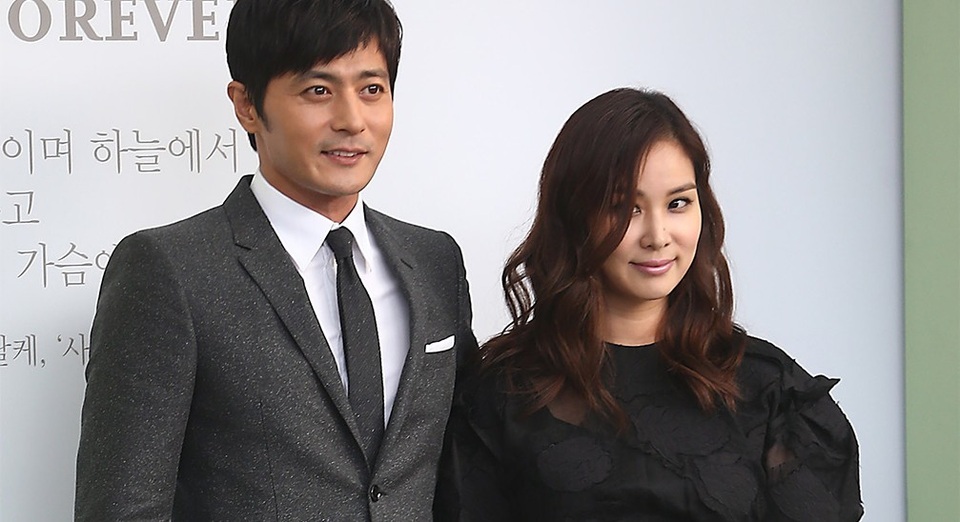 
Jang Dong Gun và Go So Young có với nhau một trai và một gái. Với việc kinh doanh bất động sản rất thành công và danh tiếng có được, vợ chồng Jang Dong Gun được xem là một trong những cặp đôi giàu có và quyền lực nhất làng giải trí xứ Hàn.
