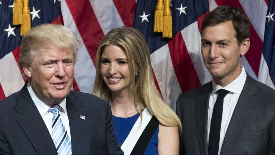 Con rể ông Trump và những mối làm ăn với doanh nghiệp Trung Quốc - 1
Jared Kushner (phải) rất thân thiết với ông Trump (Ảnh: SCMP
