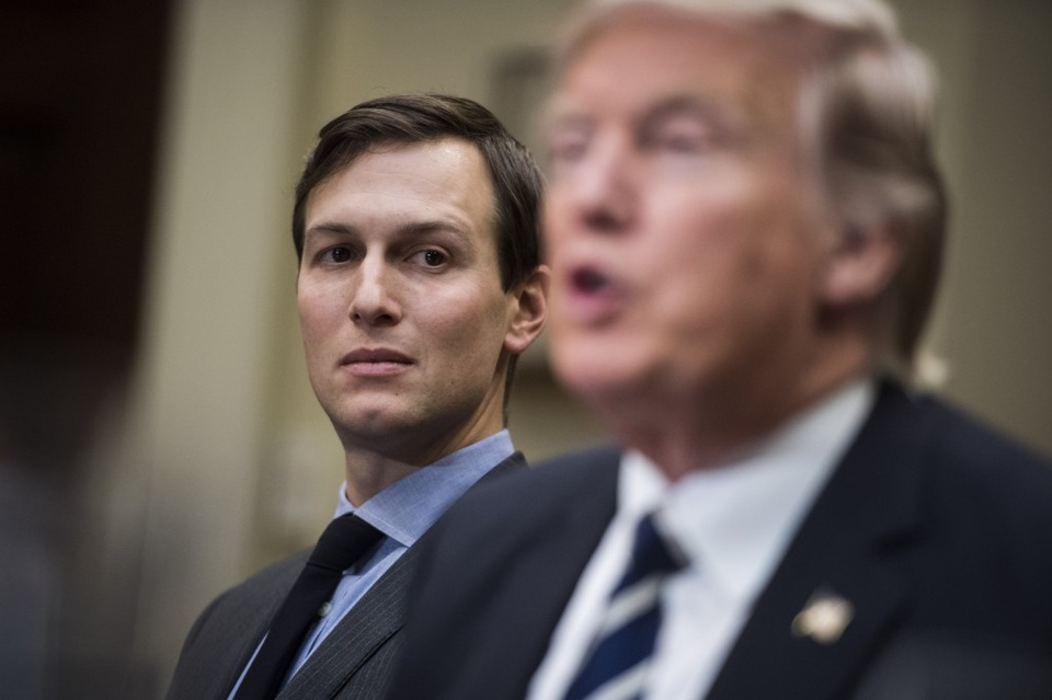 Con rể Tổng thống Trump bị điều tra về hoạt động kinh doanh - 1 Jared Kushner (trái) là con rể kiêm cố vấn cấp cao của Tổng thống Donald Trump (Ảnh: Washington Post)