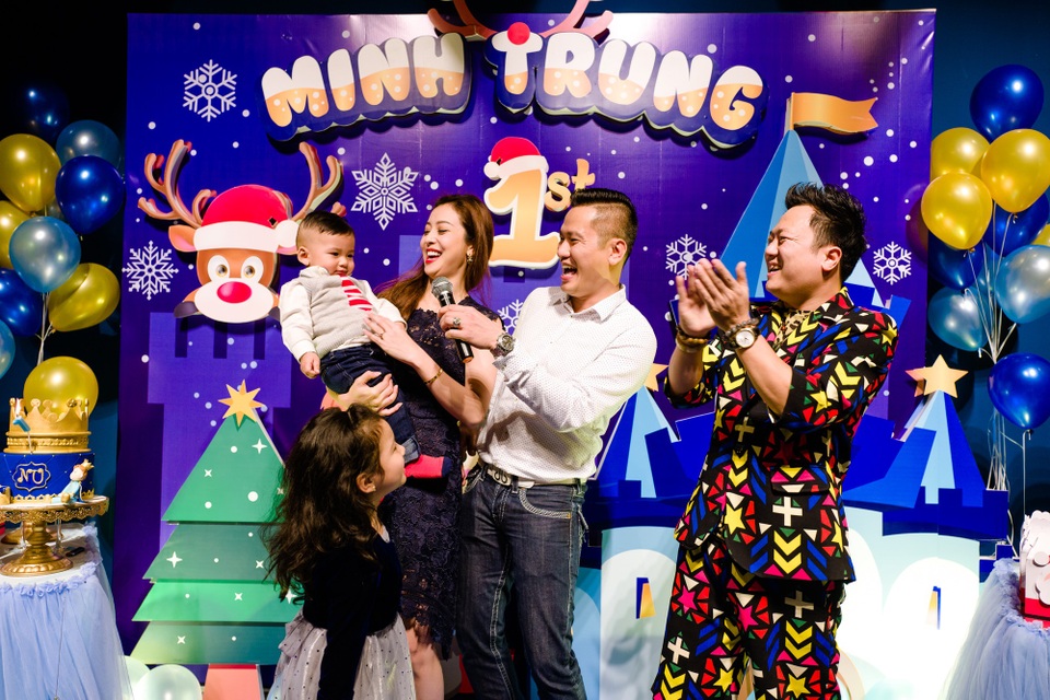 Vợ chồng Jennifer Phạm tổ chức thôi nôi sớm cho con trai út - 8 Vợ chồng Jennifer Phạm tổ chức thôi nôi sớm cho con trai út - 8