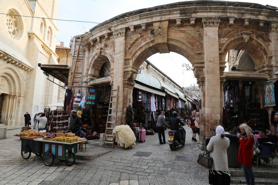 Vùng đất linh thiêng Jerusalem giữa điểm nóng Trung Đông - 2 Là một trong những thành phố cổ nhất thế giới, Jerusalem nằm trên đỉnh của một cao nguyên ở dãy núi Judaean giữa Địa Trung Hải và Biển Chết. (Ảnh: Reuters)