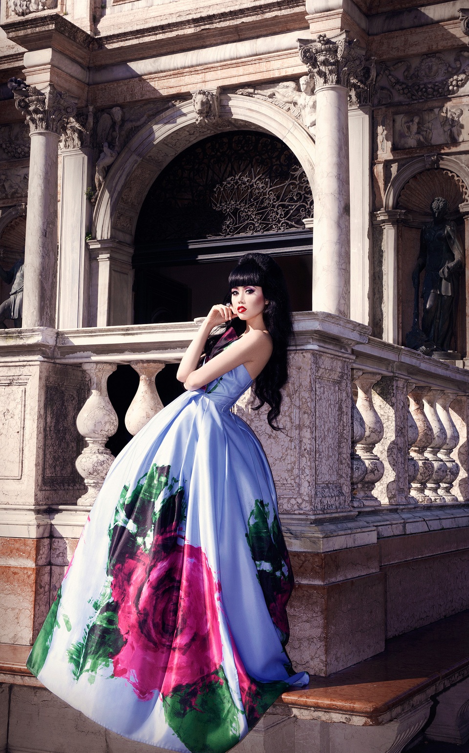 Siêu mẫu Jessica Minh Anh lộng lẫy trang phục sắc màu tại Venice - 8 Siêu mẫu Jessica Minh Anh lộng lẫy trang phục sắc màu tại Venice - 8