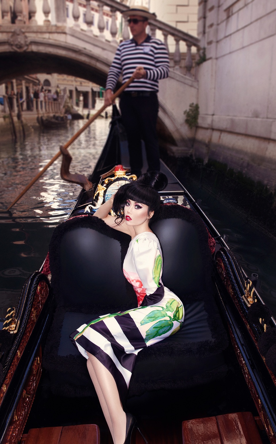 Siêu mẫu Jessica Minh Anh lộng lẫy trang phục sắc màu tại Venice - 3 Siêu mẫu Jessica Minh Anh lộng lẫy trang phục sắc màu tại Venice - 3