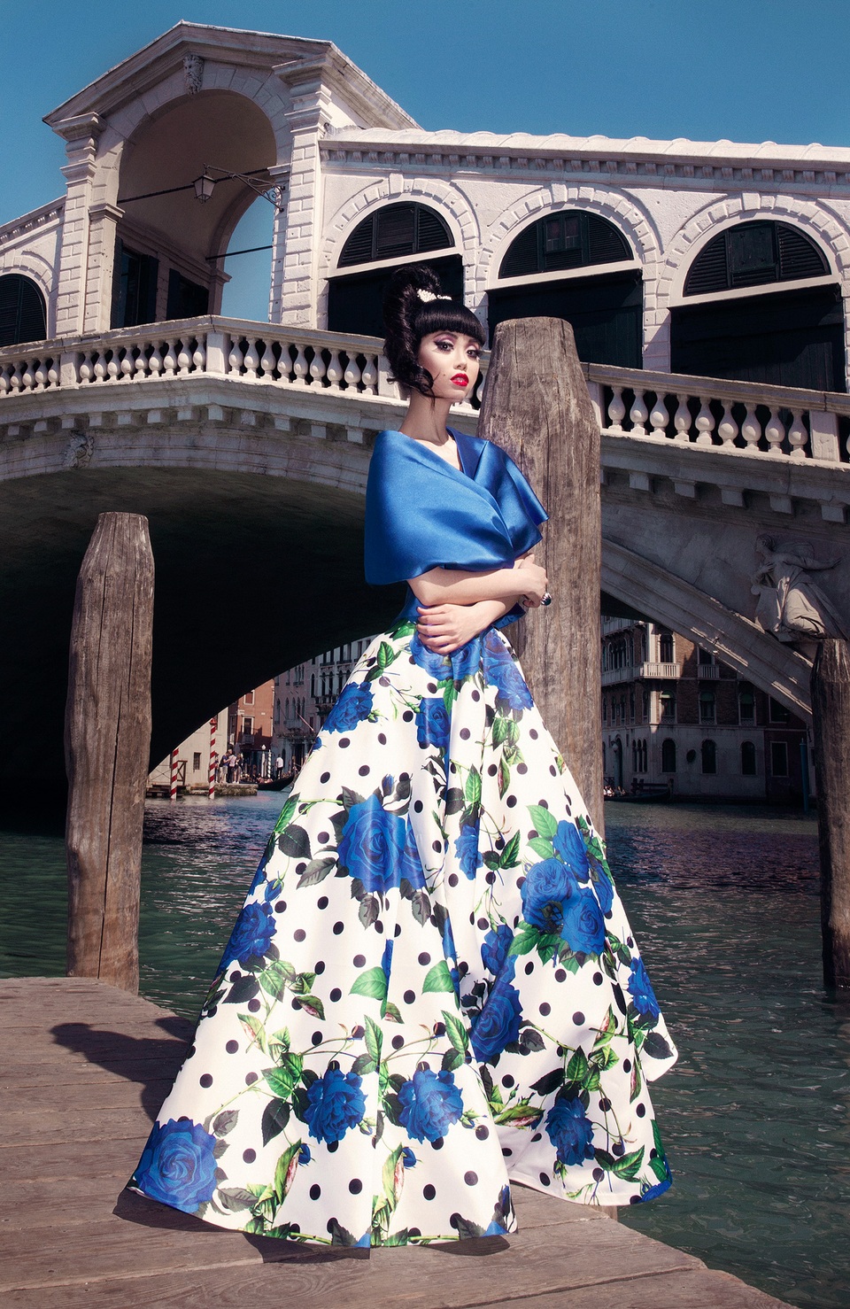 Siêu mẫu Jessica Minh Anh lộng lẫy trang phục sắc màu tại Venice - 7 Siêu mẫu Jessica Minh Anh lộng lẫy trang phục sắc màu tại Venice - 7