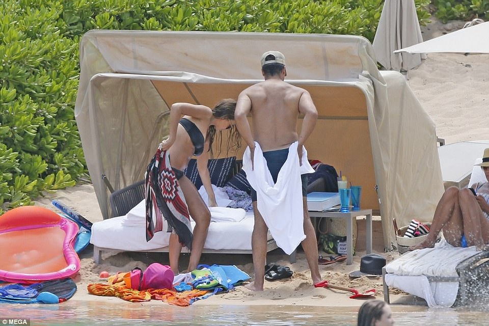 "Thiên thần bóng tối" Jessica Alba: "Bầu bí" lần ba vẫn đẹp! - 15 "Thiên thần bóng tối" Jessica Alba: "Bầu bí" lần ba vẫn đẹp! - 15