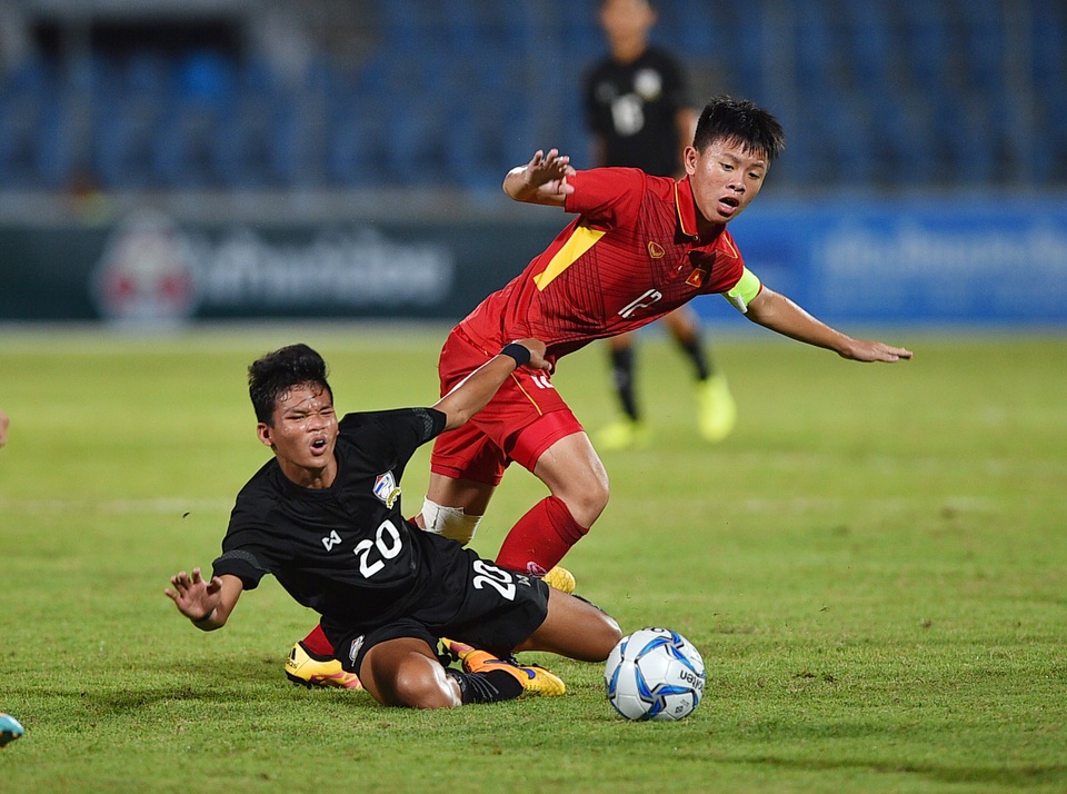 Những khoảnh khắc U15 Việt Nam bước lên đỉnh cao nhất Đông Nam Á - 3
U15 Việt Nam đã phòng ngự đầy chắc chắn trong suốt trận đấu