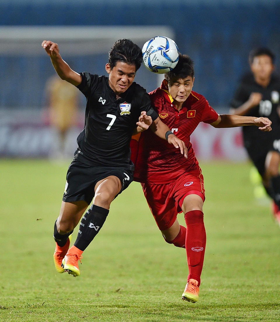 Những khoảnh khắc U15 Việt Nam bước lên đỉnh cao nhất Đông Nam Á - 1
U15 Việt Nam nhập cuộc đầy hưng phấn và chơi đầy cố gắng