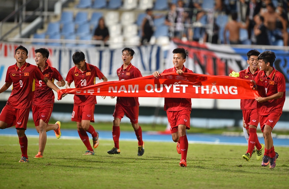 Những khoảnh khắc U15 Việt Nam bước lên đỉnh cao nhất Đông Nam Á - 7
Lần đầu tiên trong lịch sử, bóng đá Việt Nam vô địch Đông Nam Á ở lứa tuổi U15