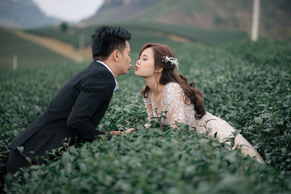 “Hot girl dân tộc” Thu Hương được cầu hôn ở… nghĩa địa - 5 Ảnh cưới trên đồi chè Mộc Châu