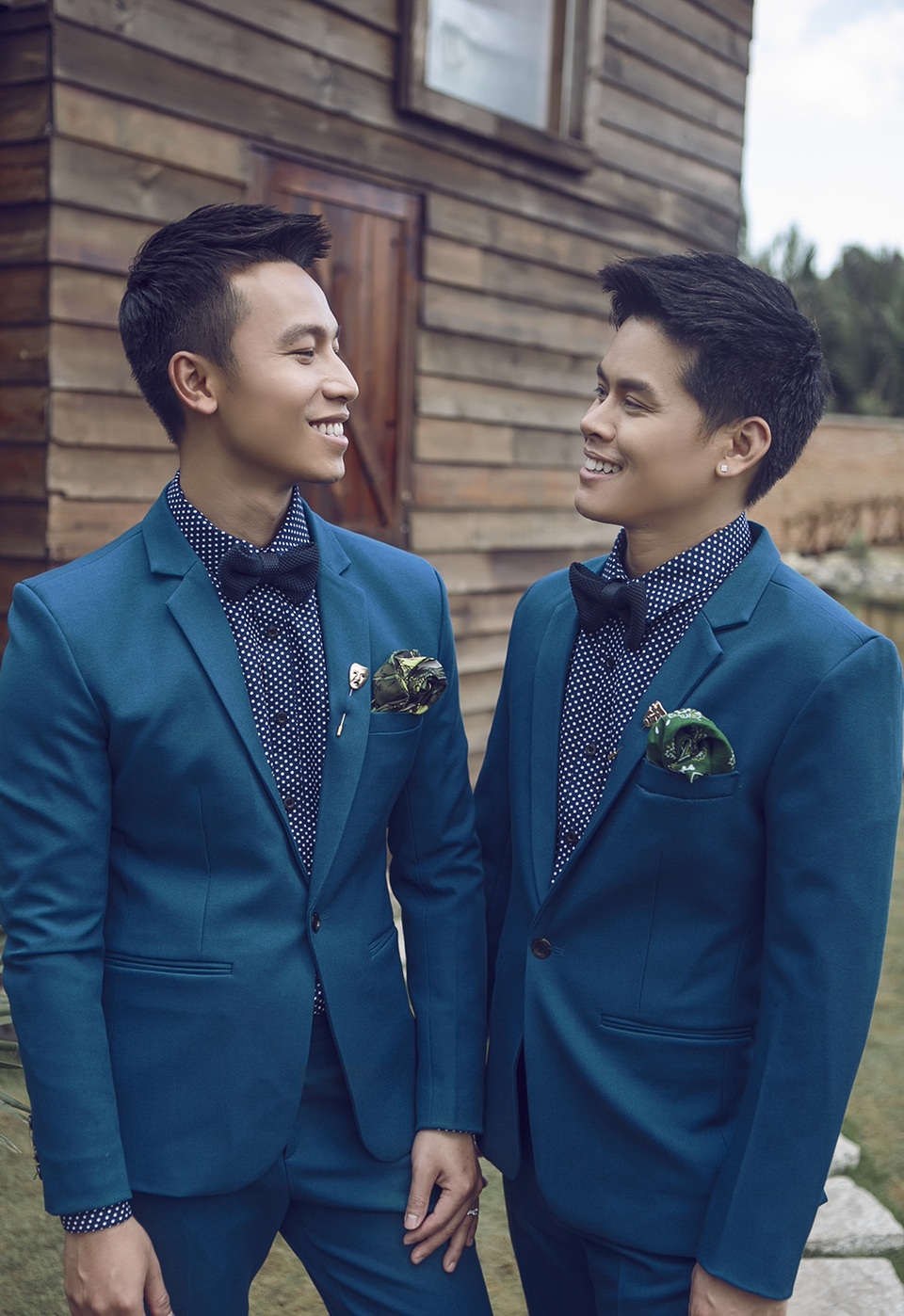 Ban đầu, Nhiệm Huỳnh – bạn trai của John Huy e ngại và lo lắng về những thị phi chốn showbiz. Tuy nhiên, trước tấm lòng chân thành của John Huy, Nhiệm Huỳnh đã đồng ý.