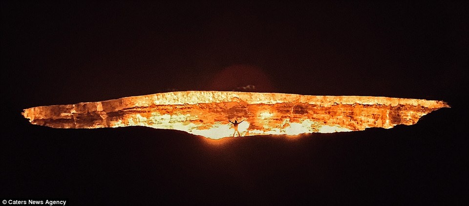 Có mặt tại cổng địa ngục Darvaza ở Turkmenistan