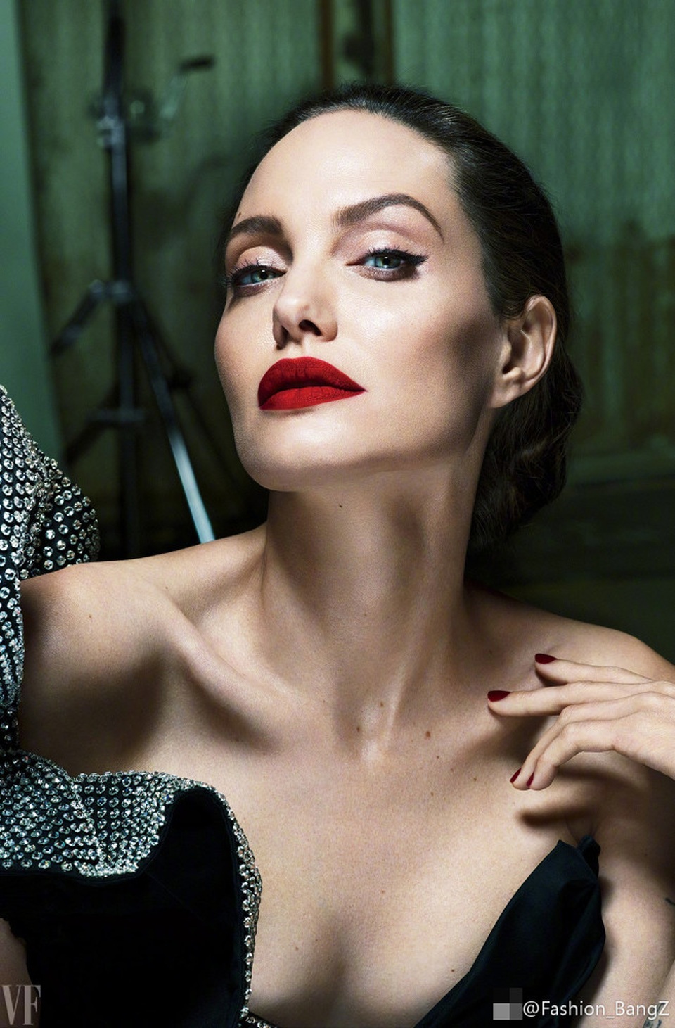 Angelina Jolie opens up about her strange illness and her marriage to Brad Pitt - 6