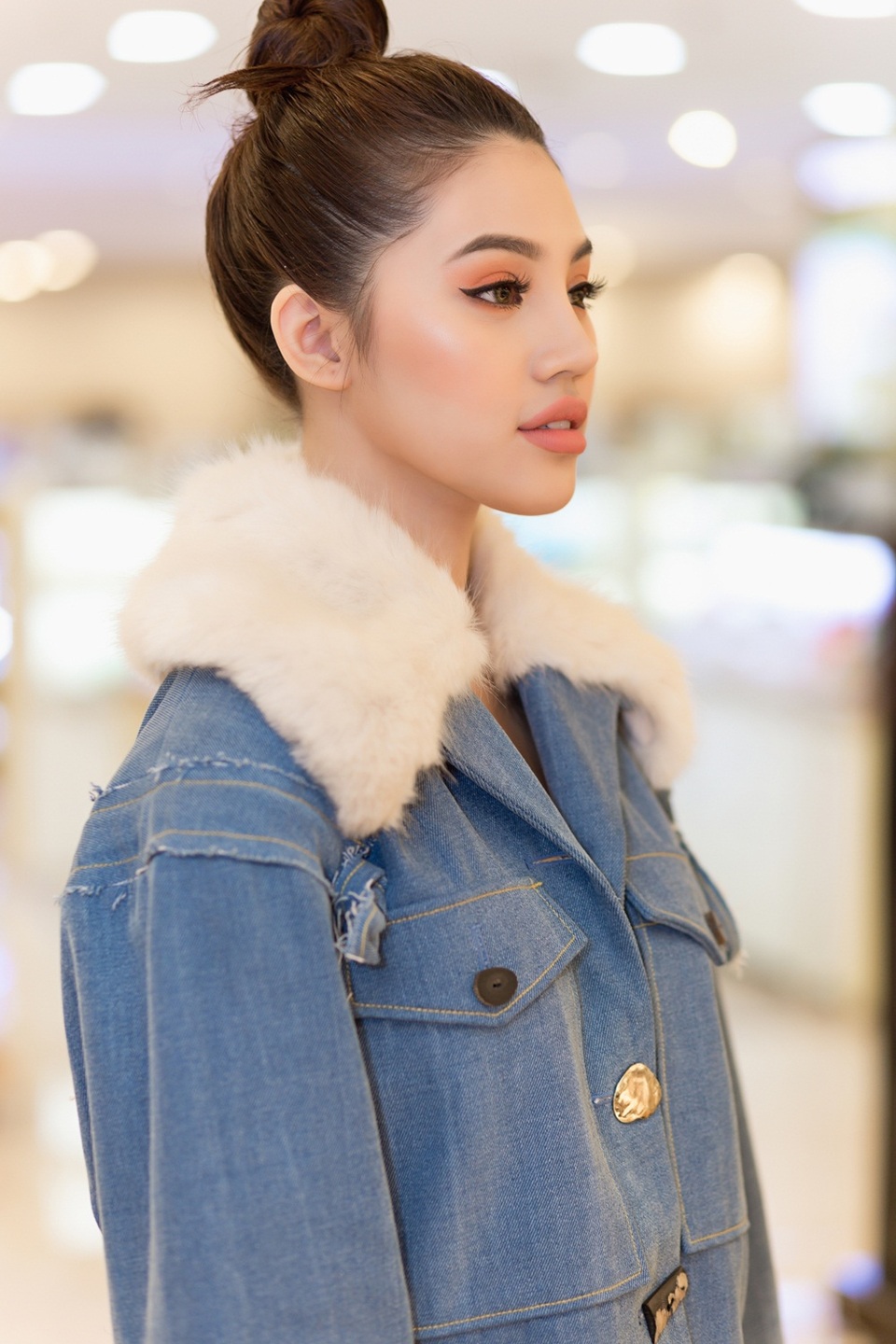 Thời gian này, Jolie đang theo học các khoá đào tạo để trau dồi bản thân, thử sức nhiều lĩnh vực mới trong tương lai. Bên cạnh đó, với gương mặt xinh đẹp, cô cũng đắt show chụp hình quảng cáo với nhiều thương hiệu thời trang nổi tiếng. Hiện Hoa hậu còn kinh doanh.