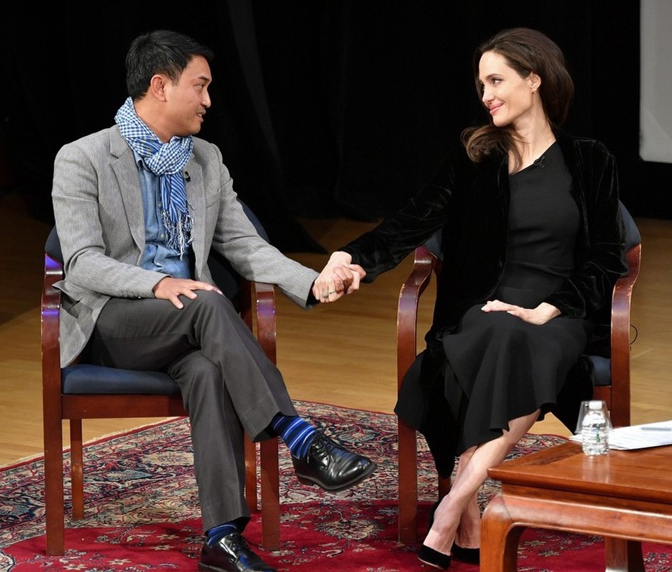 Lộ đầy vết chân chim, Angelina Jolie vẫn đẹp rạng ngời - 8 Lộ đầy vết chân chim, Angelina Jolie vẫn đẹp rạng ngời - 8