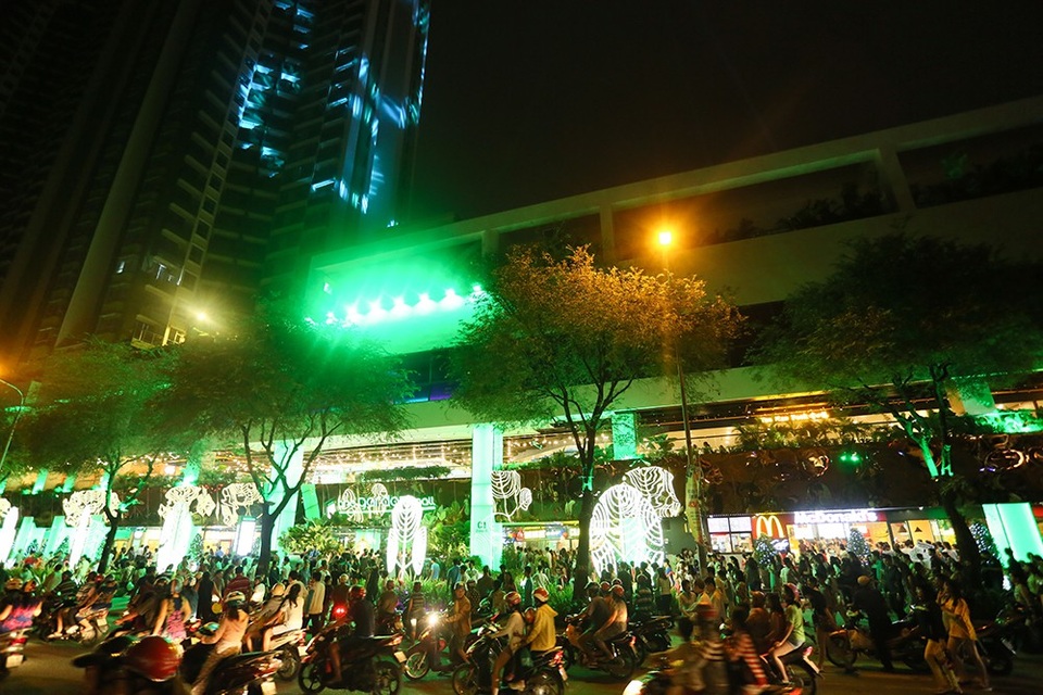 The Garden Mall đông kẹt cứng ngay ngày đầu khai trương - 12 The Garden Mall đông kẹt cứng ngay ngày đầu khai trương - 12