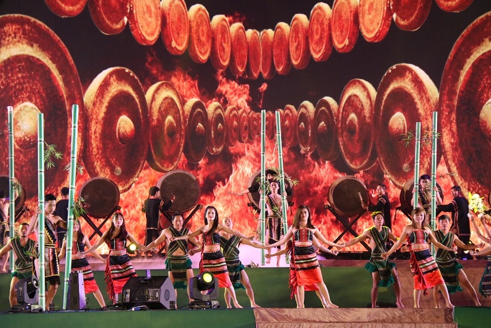 Biểu diễn những tiết mục đậm chất Tây Nguyên