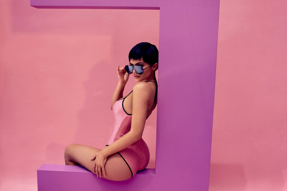 Kylie Jenner sexy trong bộ ảnh quảng cáo mới - 4
Kylie Jenner đã tậu được cho mình vài dinh thự triệu đô trong thời gian vừa qua