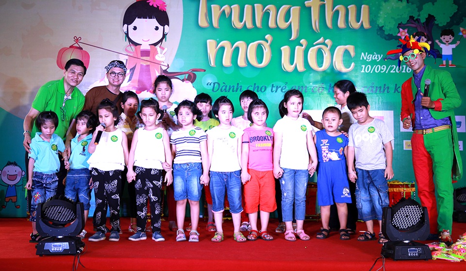 “Trung thu mơ ước” đến với trẻ em có hoàn cảnh đặc biệt - 3 Chương trình “Trung thu mơ ước” ra đời vào mùa Trung thu 2016.