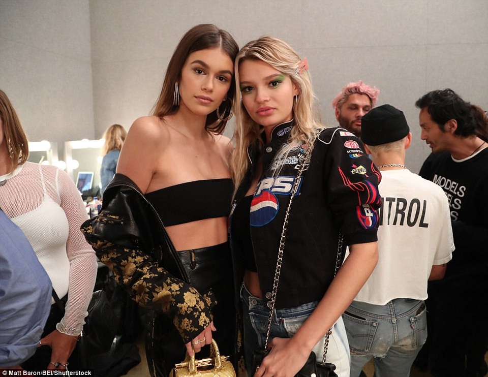 Hai con của Cindy Crawford nổi bật trong sự kiện thời trang - 5 
Cindy Crawford tự hào vì hai con càng lớn càng ngoan ngoãn và thành công