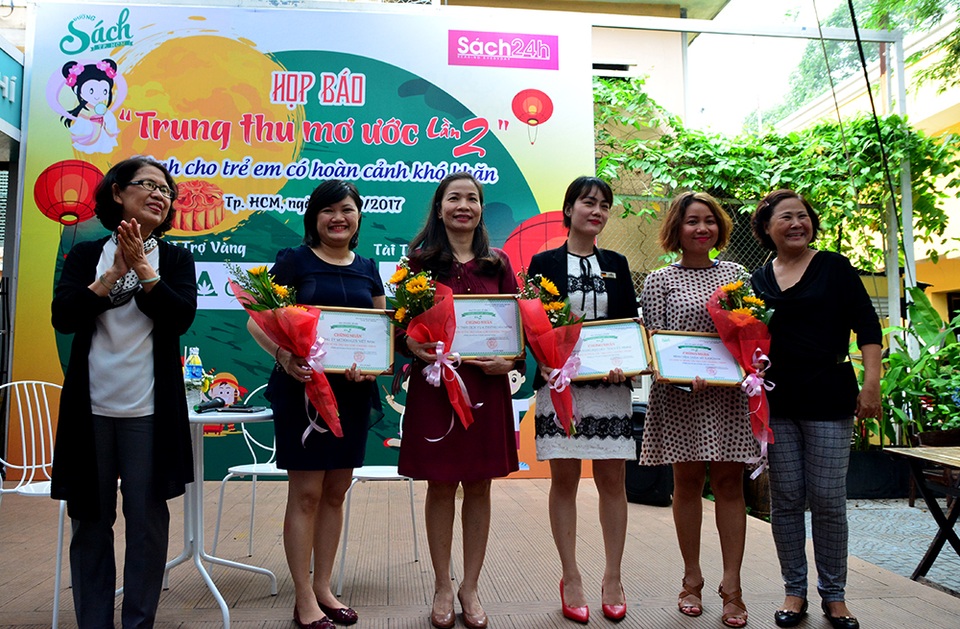 “Trung thu mơ ước” đến với trẻ em có hoàn cảnh đặc biệt - 2 Buổi họp báo công bố chương trình Trung thu mơ ước lần 2 năm 2017.