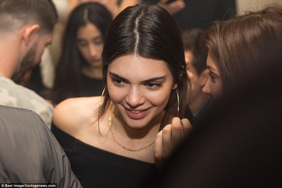 Kendall Jenner có bạn trai mới? - 3
Kendall Jenner từ chối tiết lộ chuyện tình cảm của mình