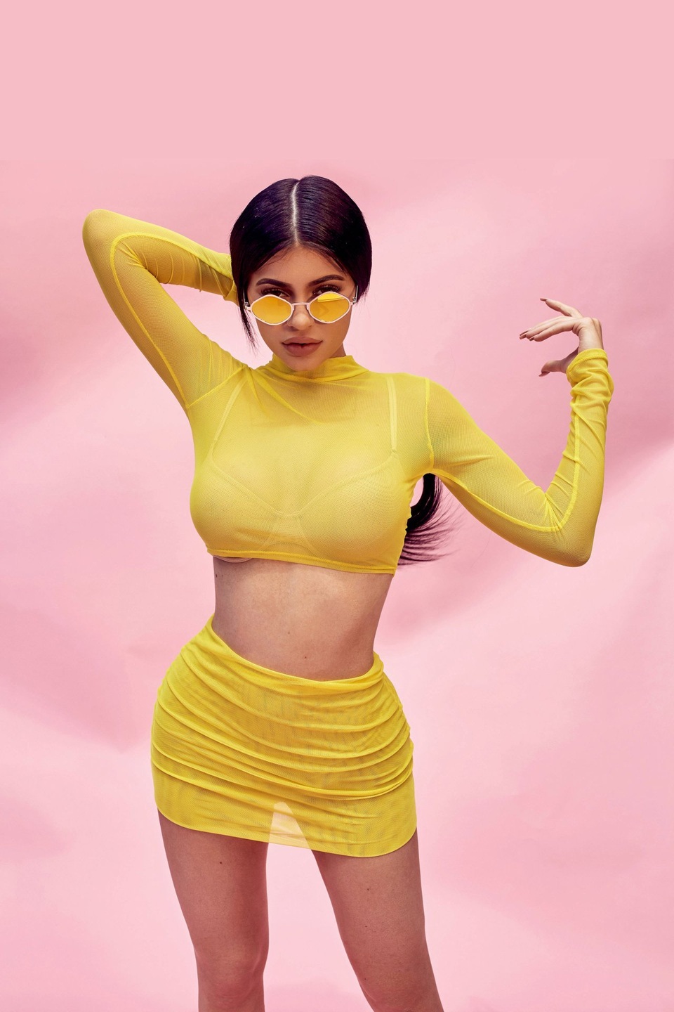 Kylie Jenner sexy trong bộ ảnh quảng cáo mới - 7
Người đẹp 19 tuổi hiện sở hữu gần 100 triệu lượt theo dõi trên trang cá nhân Instagram