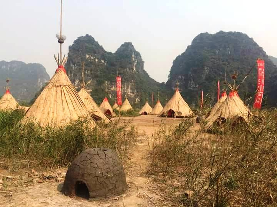 Mở cửa tham quan miễn phí phim trường Kong: Đảo đầu lâu - 1 Làng thổ dân trong phim Kong: Đảo đầu lâu được dựng lại gần như nguyên bản tại Ninh Bình