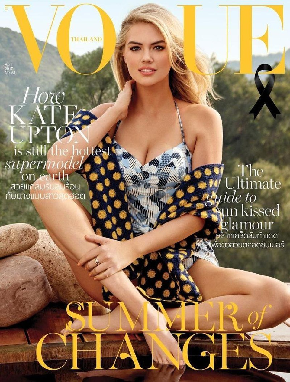"Siêu vòng một" Kate Upton tái xuất bốc lửa - 1
Kate Upton xinh đẹp, rạng ngời trên trang bìa tạp chí Vogue Thái Lan số tháng 4/2017