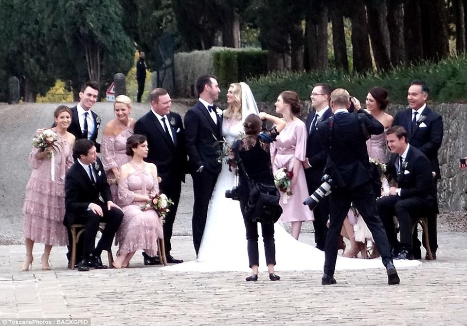 Siêu mẫu Kate Upton bất ngờ lên xe hoa với bạn trai giàu có - 5