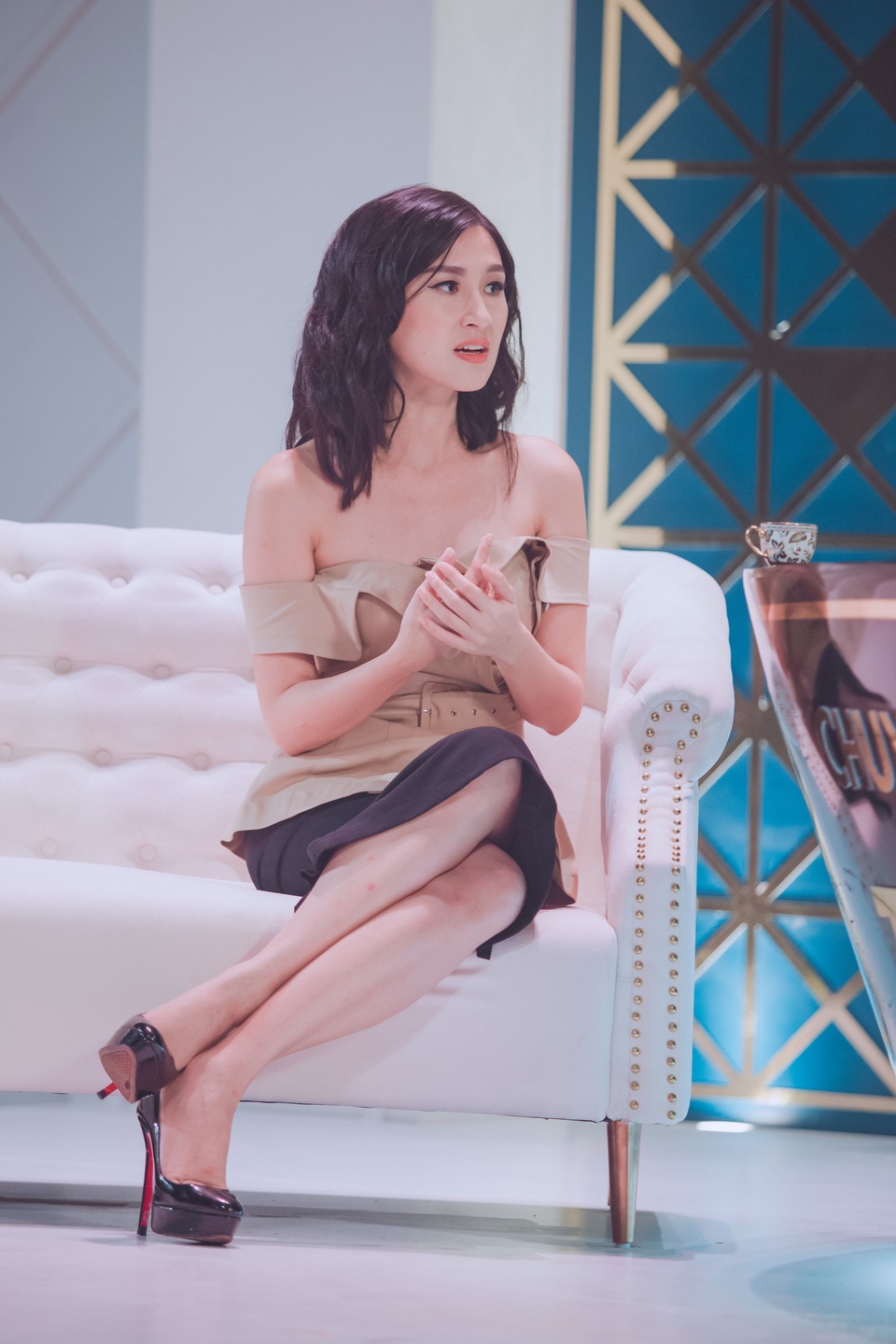 Trải qua nhiều mối tình, Kathy Uyên thú nhận cô đã rút ra cho mình nhiều bài học xương máu. Đó là, dù cho yêu ai, Kathy Uyên luôn dặn lòng là phải luôn biết mình muốn cái gì ở cuộc tình này, mong gì khi gắn bó với người đàn ông này. “Đàn ông nào cũng luôn muốn người phụ nữ của mình hạnh phúc. Và người phụ nữ muốn mình hạnh phúc thì không nên ngồi một chỗ mà hãy tự vẽ ra cho người đàn ông của mình một cái bản đồ và khiến họ làm theo. Nhờ cách này, một nửa của mình sẽ biết họ cần phải làm gì để cả hai cùng hạnh phúc” - Kathy Uyên nhấn mạnh.