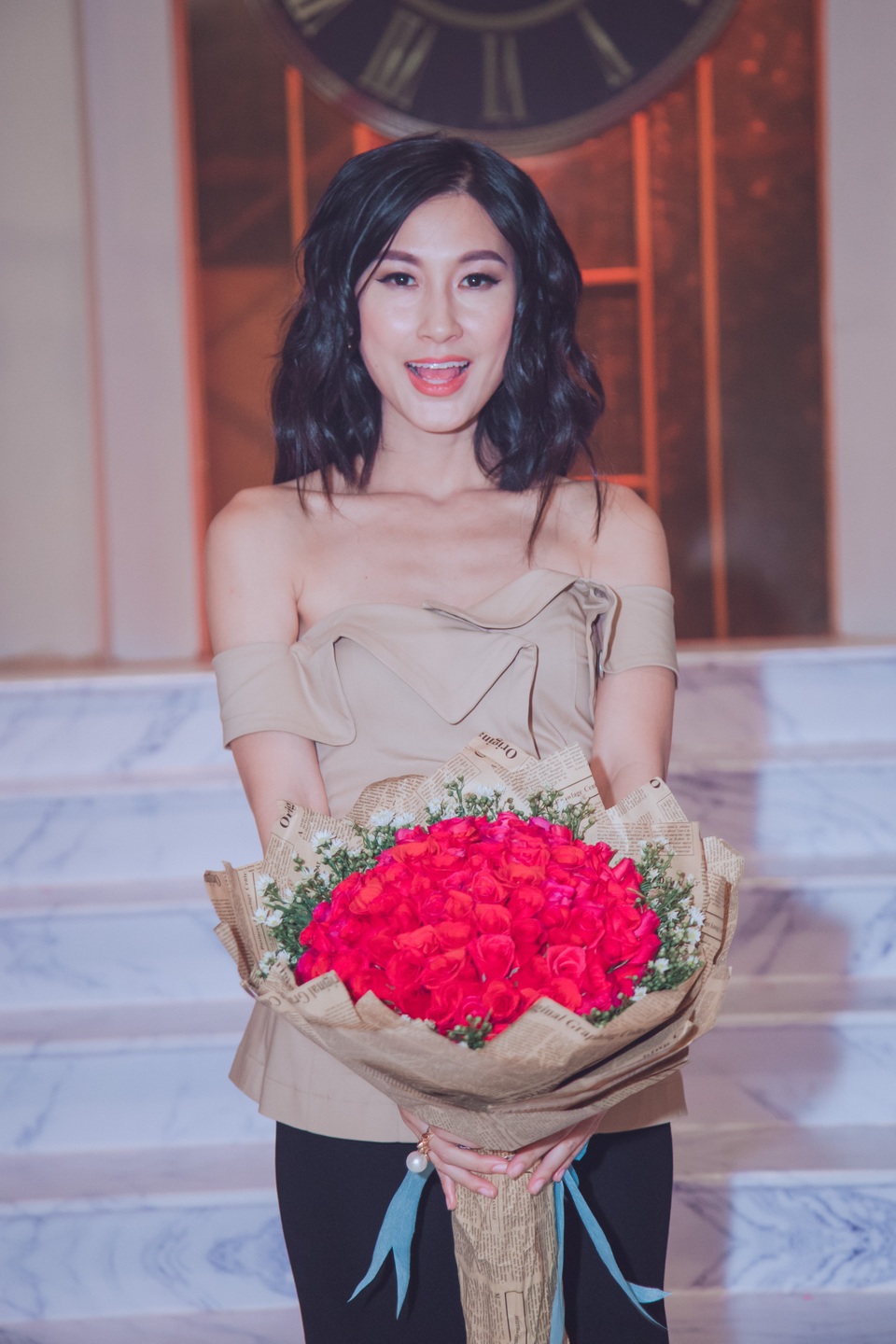 Trải qua vài mối tình, có cả những mối tình hơn 10 năm, Kathy Uyên nhận ra không nên xem bạn trai là tất cả. Trải qua nhiều biến cố, cô mạnh mẽ và biết quan tâm bản thân mình hơn vì đó cũng là cách để giữ chân người bên cạnh. “Cách hấp dẫn đàn ông là để mọi thứ thật tự nhiên. Để đàn ông họ tôn trọng và nâng niu mình, người phụ nữ phải luôn biết tạo ra hạnh phúc. Bất kể đàn ông nào họ cũng muốn về một ngôi nhà toàn những điều vui vẻ, hạnh phúc chứ hoàn toàn không muốn trở về nơi áp lực, căng thẳng. Bởi thế, khi yêu một chút ghen cũng thú vị nhưng ghen nhiều sẽ khiến người ta mệt và đánh mất hạnh phúc”. - Kathy Uyên tâm niệm.