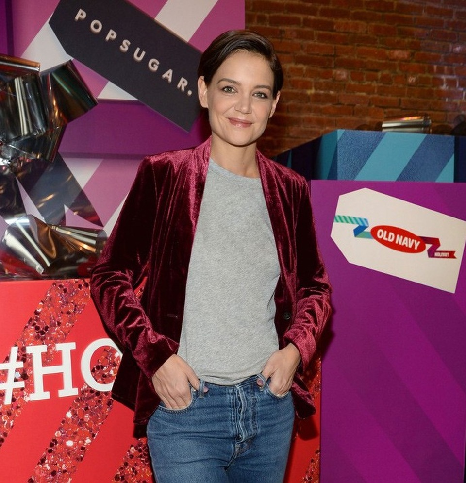 Vợ cũ của Tom Cruise rạng ngời và trẻ trung bên tình mới - 9
Katie hạnh phúc tận hưởng cuộc sống bình thường bên con gái Suri Cruise tại New York, kể từ khi ly dị Tom Cruise.