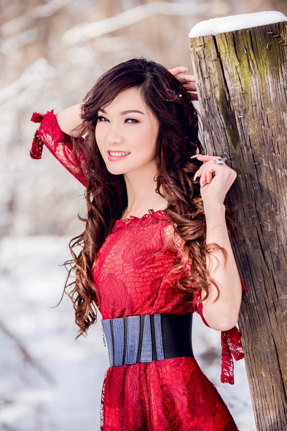 Kavie Trần “khoe” vẻ gợi cảm giữa trời tuyết âm 7 độ - 7 Cô tâm sự: “Có những lúc nhớ về mẹ cha, gia đình, nhớ về công việc đang phát triển ở Mỹ rất buồn và lo lắng, bởi nhiều người nghĩ là Kavie ham vui, sợ Kavie hư hỏng, nhưng chỉ có những ai đã từng đứng trên sân khấu, nhìn khán giả thích thú reo hò theo từng điệu nhạc của mình, ủng hộ mình từng bó hoa, chai nước… mới hiểu được sự diệu kỳ của sân khấu.