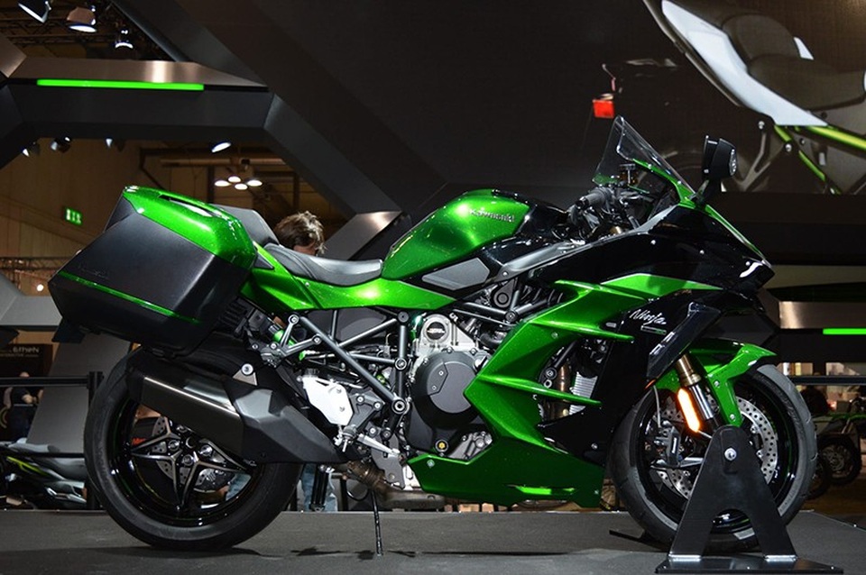 Kawasaki H2 SX - Một mẫu Sport Tourer “Đáng tiền” - 2 Kawasaki H2 SX chính thức ra mắt cuối năm 2017 vừa qua tại triển lãm EICMA (Ý).